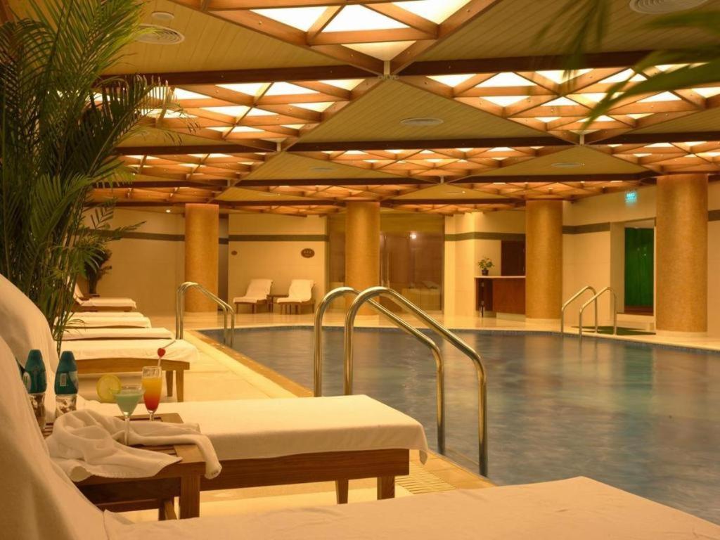 Capital Hotel Beijing Bagian luar foto