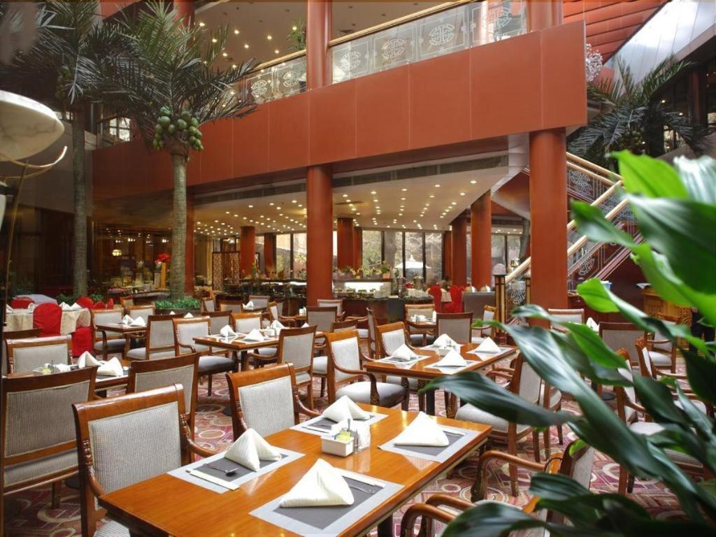 Capital Hotel Beijing Bagian luar foto
