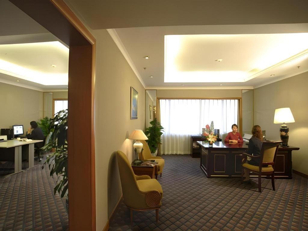 Capital Hotel Beijing Bagian luar foto