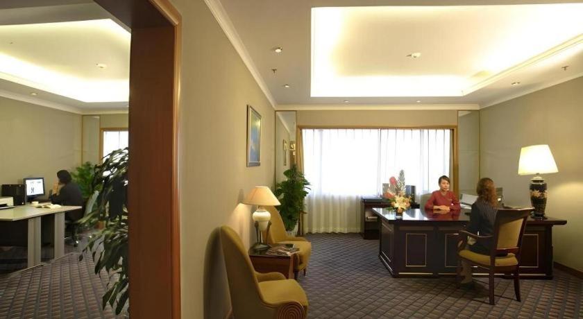 Capital Hotel Beijing Bagian luar foto
